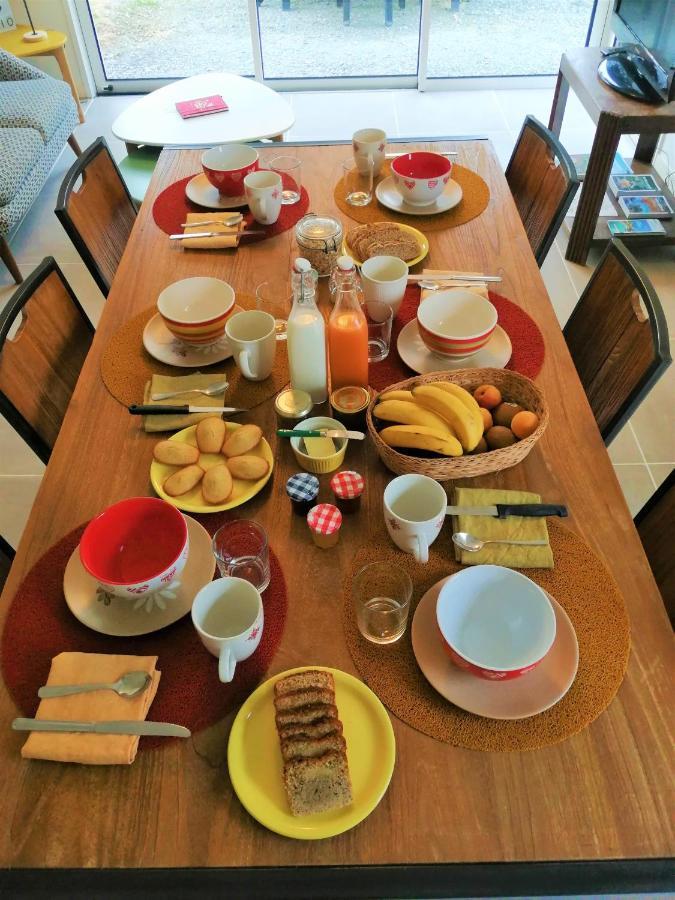 Chez Clo & Tonio Bed & Breakfast Saint-Helen Bagian luar foto