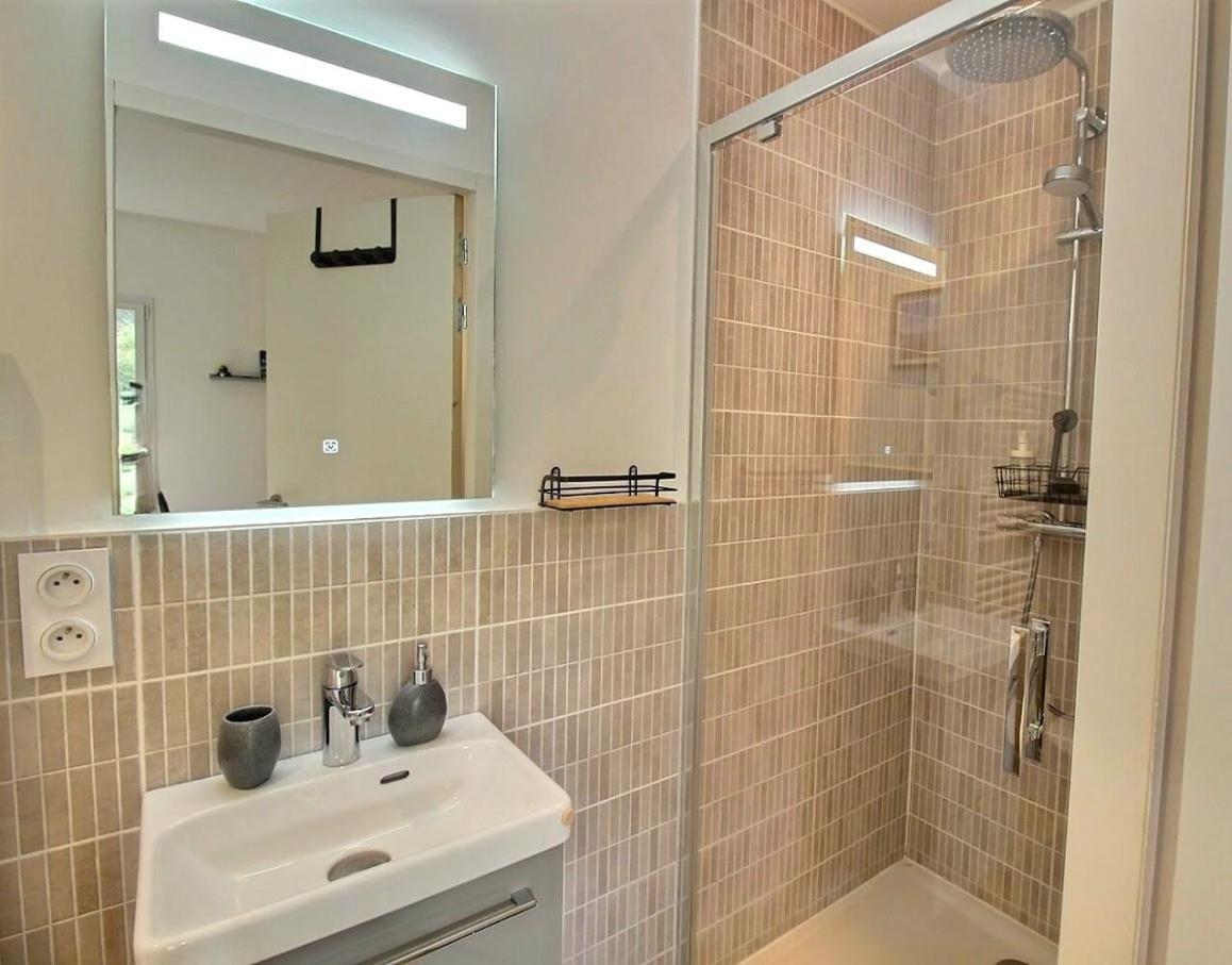 Chez Clo & Tonio Bed & Breakfast Saint-Helen Bagian luar foto
